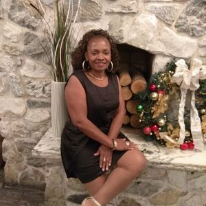 Meet your Posher, Dina